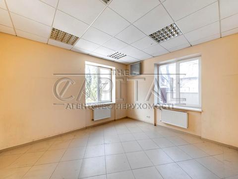 комерційна за адресою Польова вул., 61