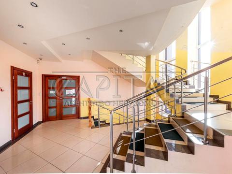 комерційна за адресою Польова вул., 61