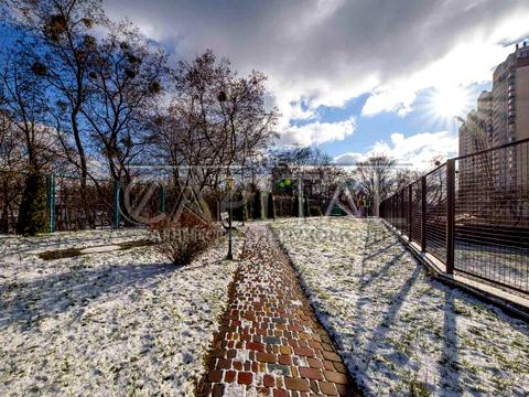 комерційна за адресою Польова вул., 61