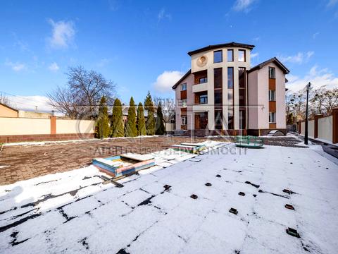 комерційна за адресою Польова вул., 61