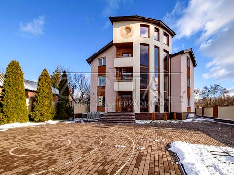 комерційна за адресою Польова вул., 61