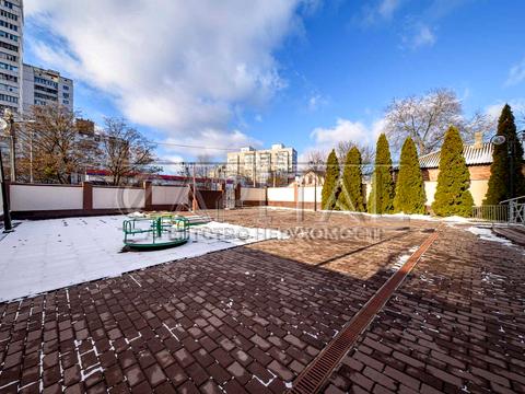 комерційна за адресою Польова вул., 61