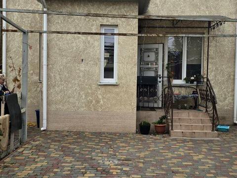 будинок за адресою Небесної Сотні просп. (Маршала Жукова)