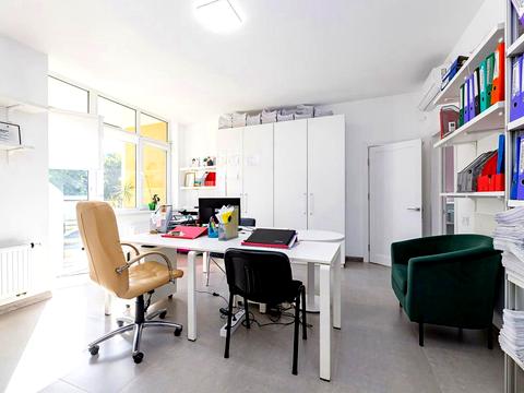 комерційна за адресою Стрийська вул., 86