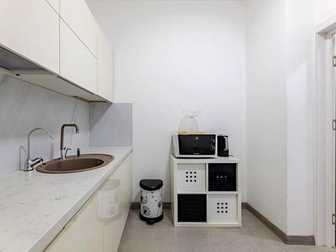 комерційна за адресою Стрийська вул., 86