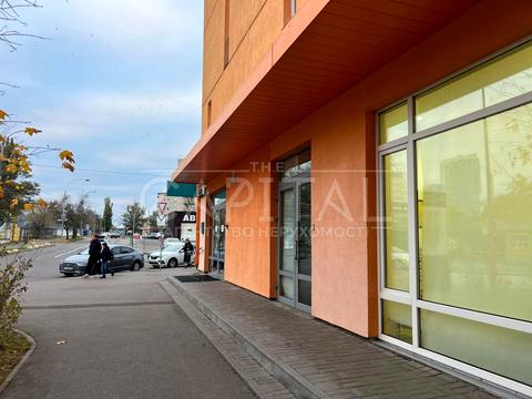 комерційна за адресою Регенераторна вул., 4