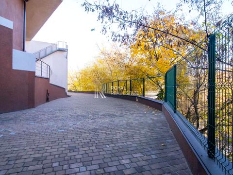 комерційна за адресою Тиха вул., 19