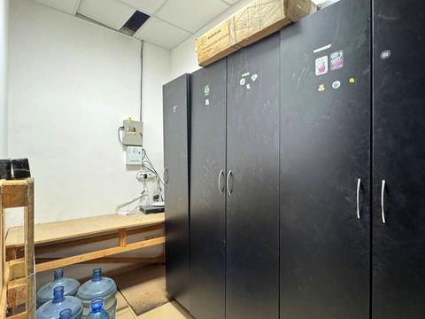 комерційна за адресою Зарічанська вул., 1