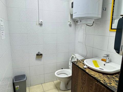 комерційна за адресою Зарічанська вул., 1