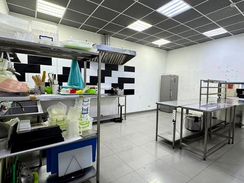 комерційна за адресою Зарічанська вул., 1