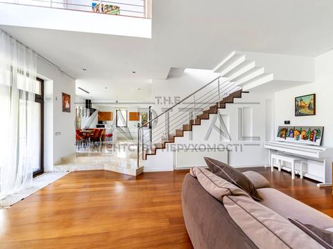 дом по адресу вул. Патріарха Володимира Романюка