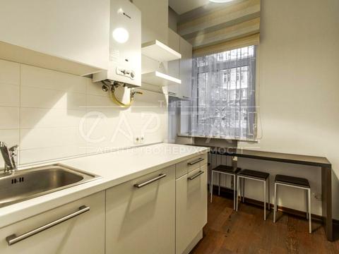 комерційна за адресою Богдана Хмельницького вул., 9-Б