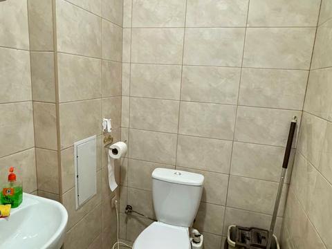 комерційна за адресою Зарічанська вул., 1