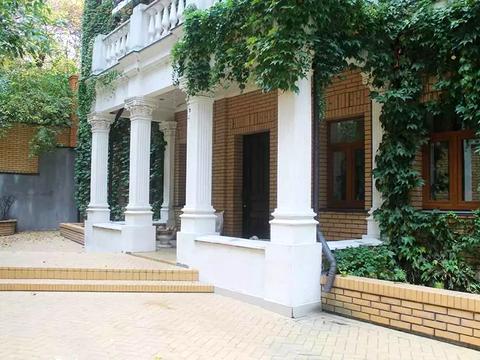 комерційна за адресою Жилянська вул., 72-А