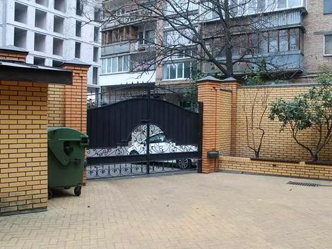 комерційна за адресою Жилянська вул., 72-А