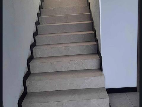 комерційна за адресою Костомарівська вул. (Щорса), 4