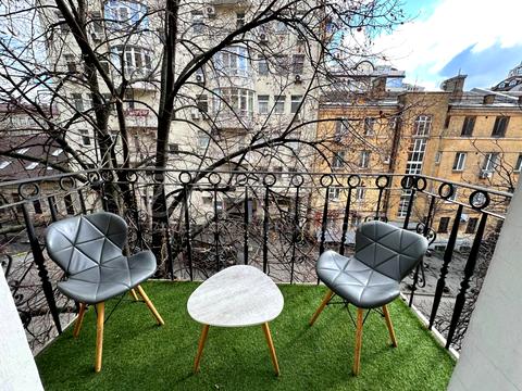 комерційна за адресою Павлівська вул., 10