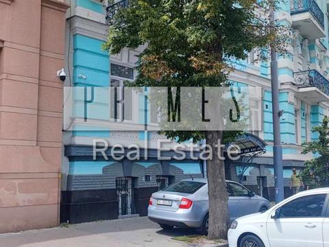 комерційна за адресою Десятинна вул., 1/3