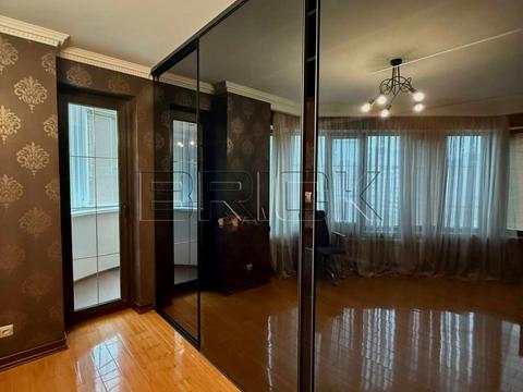 квартира по адресу Александра Мишуги ул., 2