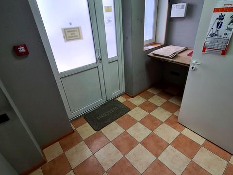 комерційна за адресою Срібнокільська вул., 1