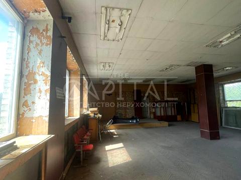 комерційна за адресою Академіка Вернадського бульв., 38