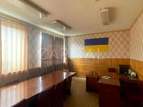 комерційна за адресою Академіка Вернадського бульв., 38