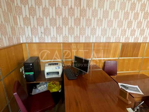 комерційна за адресою Академіка Вернадського бульв., 38