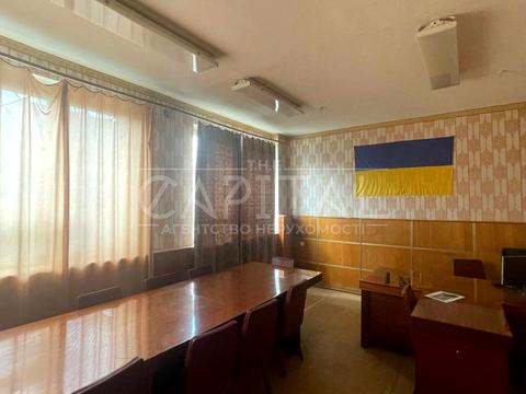 комерційна за адресою Академіка Вернадського бульв., 38