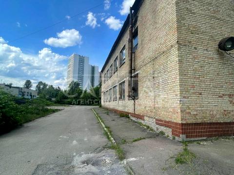 комерційна за адресою Академіка Вернадського бульв., 38