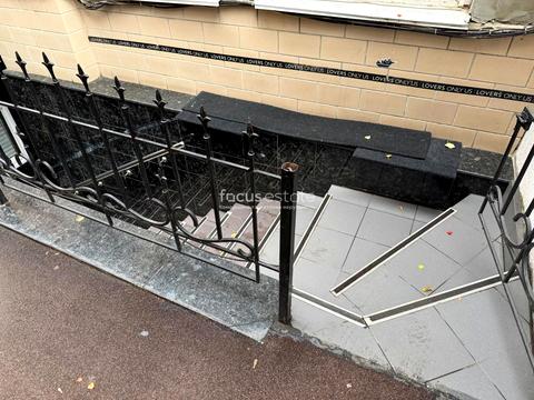 комерційна за адресою Велика Васильківська вул. (Червоноармійська), 30