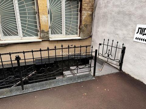 комерційна за адресою Велика Васильківська вул. (Червоноармійська), 30