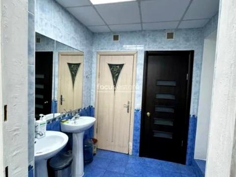 комерційна за адресою Велика Васильківська вул. (Червоноармійська), 30