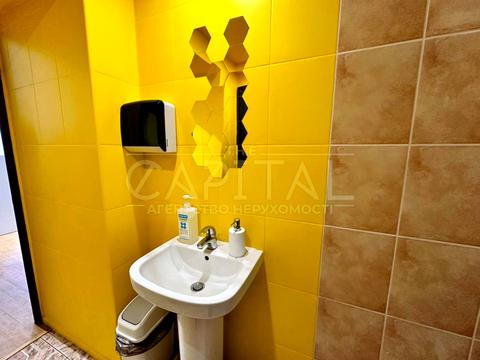 комерційна за адресою Павлівська вул., 10