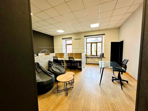 комерційна за адресою Павлівська вул., 10