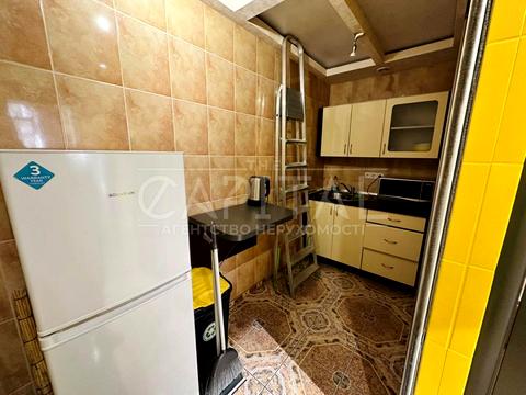 комерційна за адресою Павлівська вул., 10