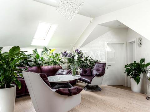 дом по адресу Миколи Миклухи-Маклая ул. (Дежнєва)