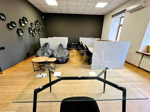 комерційна за адресою Павлівська вул., 10