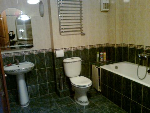 комерційна за адресою Анни Ахматової вул., 5