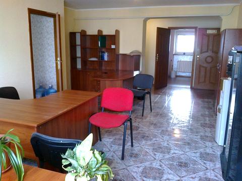 комерційна за адресою Анни Ахматової вул., 5