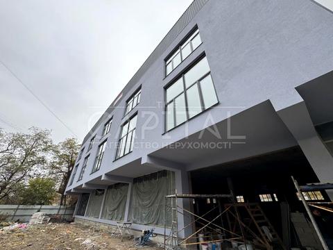 комерційна за адресою Межигірська вул., 55/20