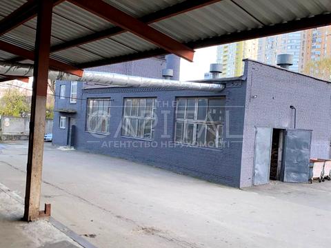 комерційна за адресою Саперно-Слобідська вул., 25