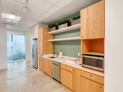 комерційна за адресою Дорогожицька вул., 7