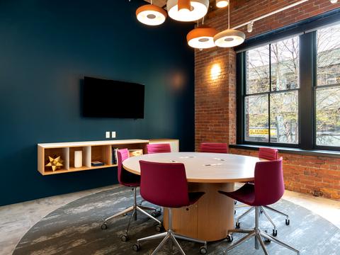 комерційна за адресою Дорогожицька вул., 7