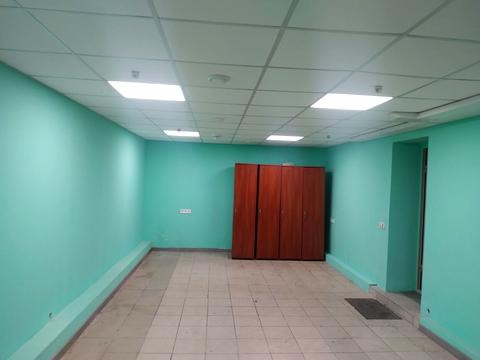 комерційна за адресою Академіка Вернадського бульв., 4