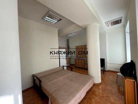 коммерческая по адресу Строителей ул., 30