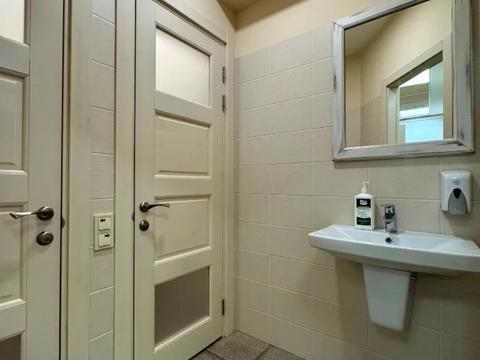 комерційна за адресою Вознесенська вул., 50