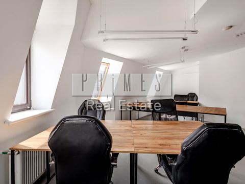 комерційна за адресою Воздвиженська вул., 51А