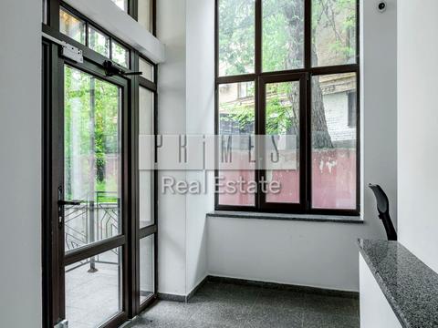 комерційна за адресою Воздвиженська вул., 51А