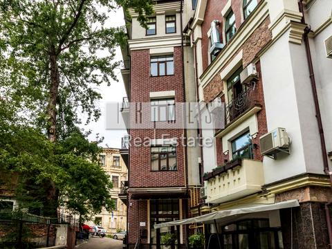 комерційна за адресою Воздвиженська вул., 51А