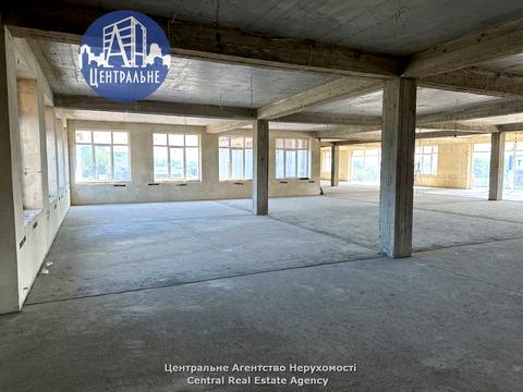 комерційна за адресою Хотинська вул., 39в